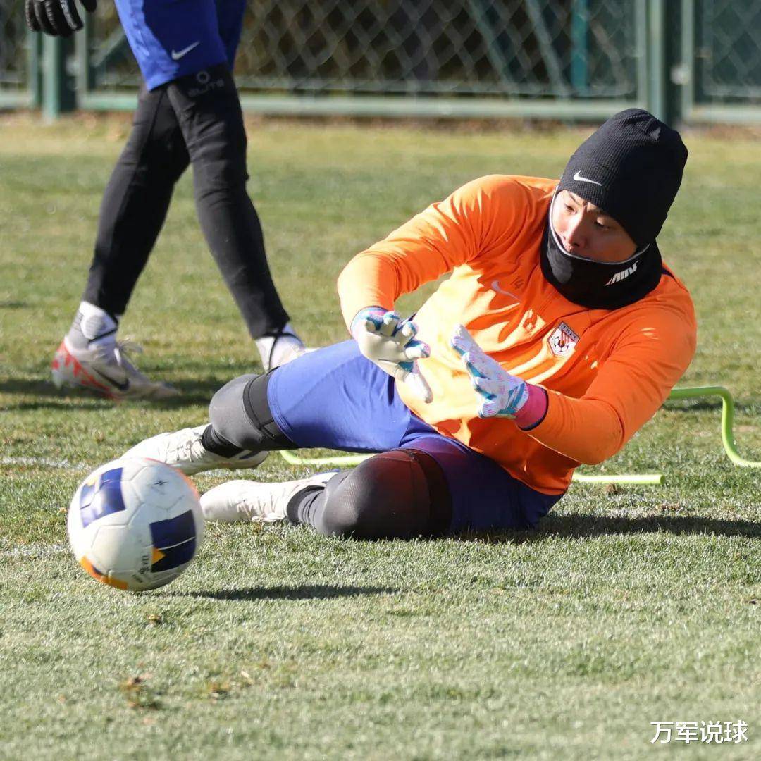 今夜亚冠传出新动向，国际米兰单刀错失，管理层表态：赛场秩序良好，高层口径保持一致的简单介绍