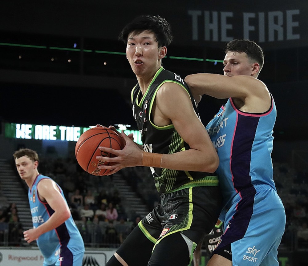 瓦伦西亚训练开放日；关键时刻官宣签约引欢呼；欧超杯在即；球探报告显示潜力